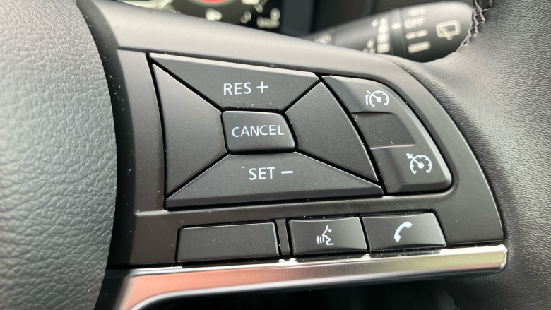 Nissan Juke 1.0 DiG-T N-Connecta 5dr Petrol Hatchback